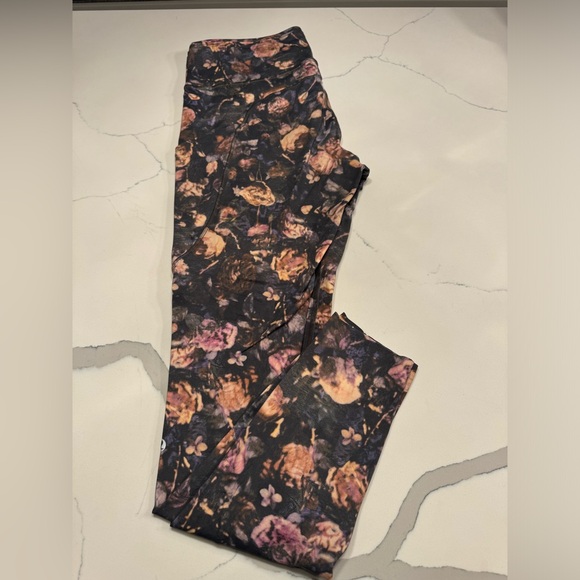 COPY - Fast and free tights from Lululemon.  Pastel floral pattern. Size 10. - Picture 1 of 3